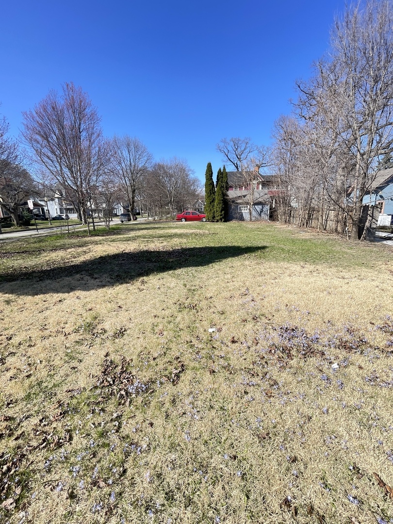 552 E Chicago Street Property Photo 10