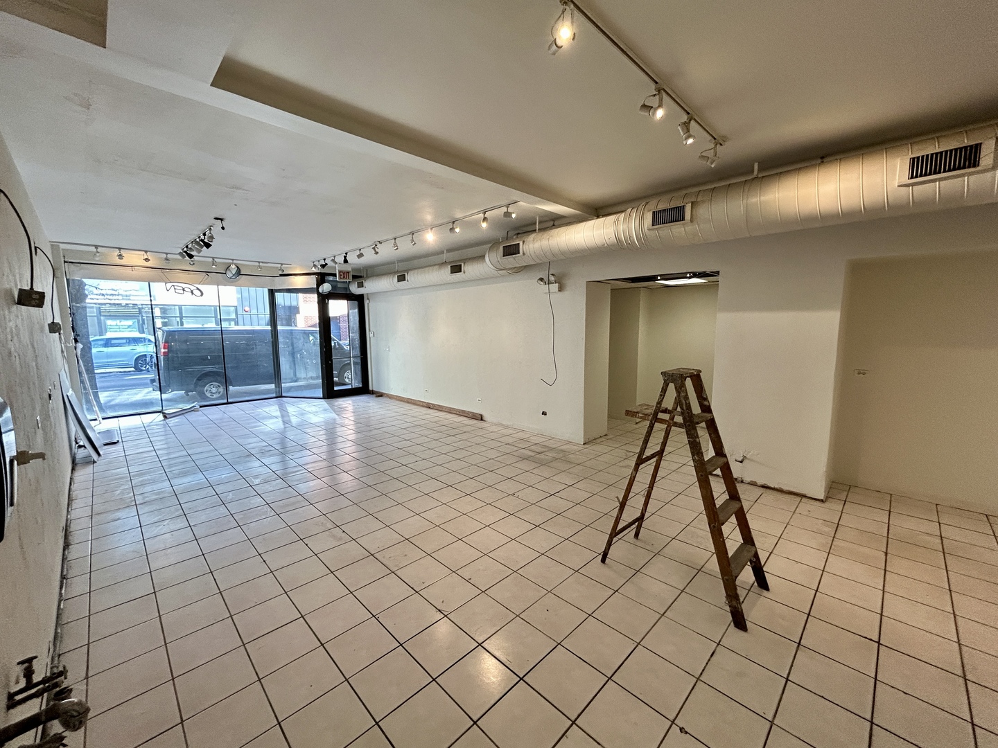 2318 N Clark Street 1 Property Photo 8