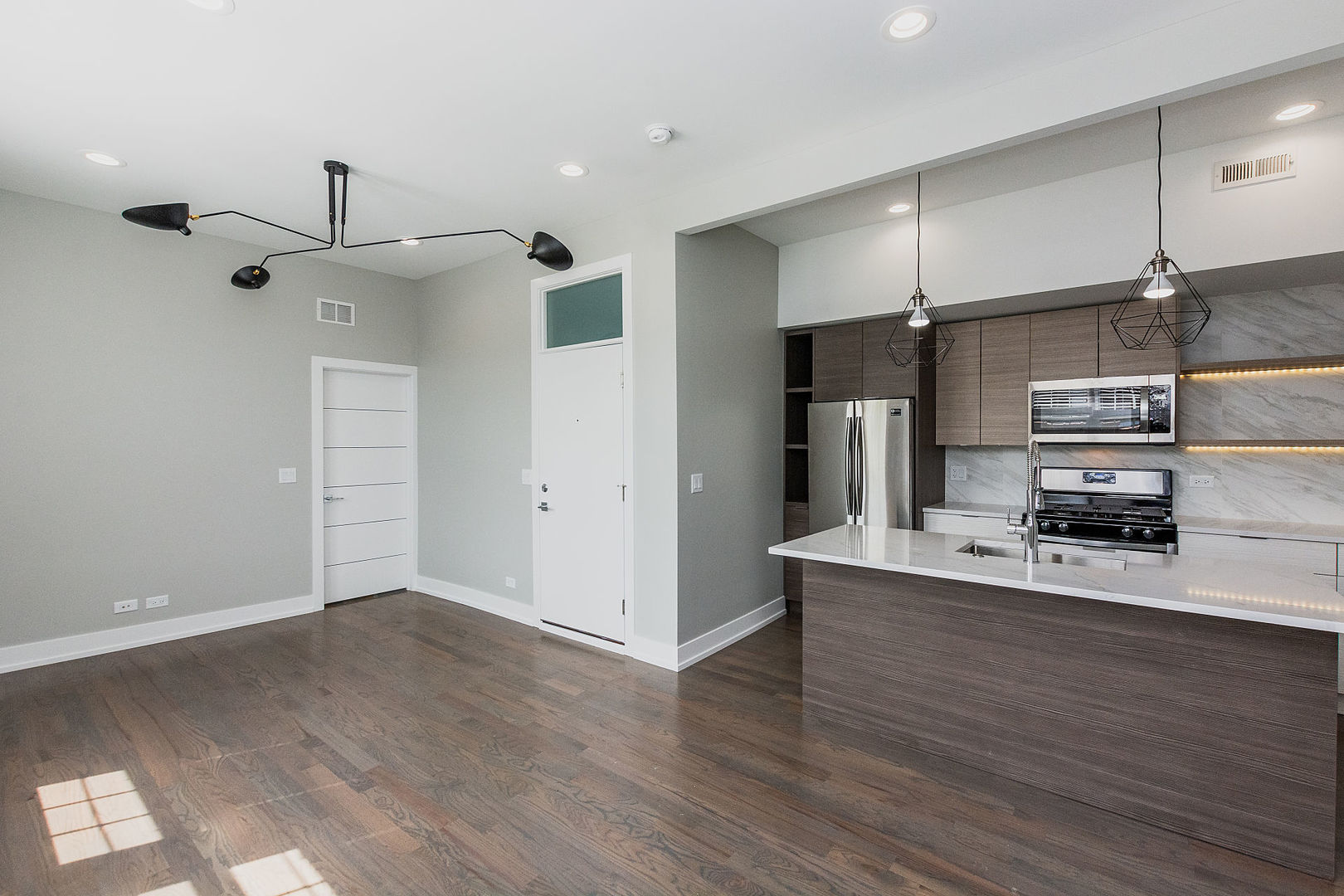 2450 W Chicago Avenue Property Photo 4