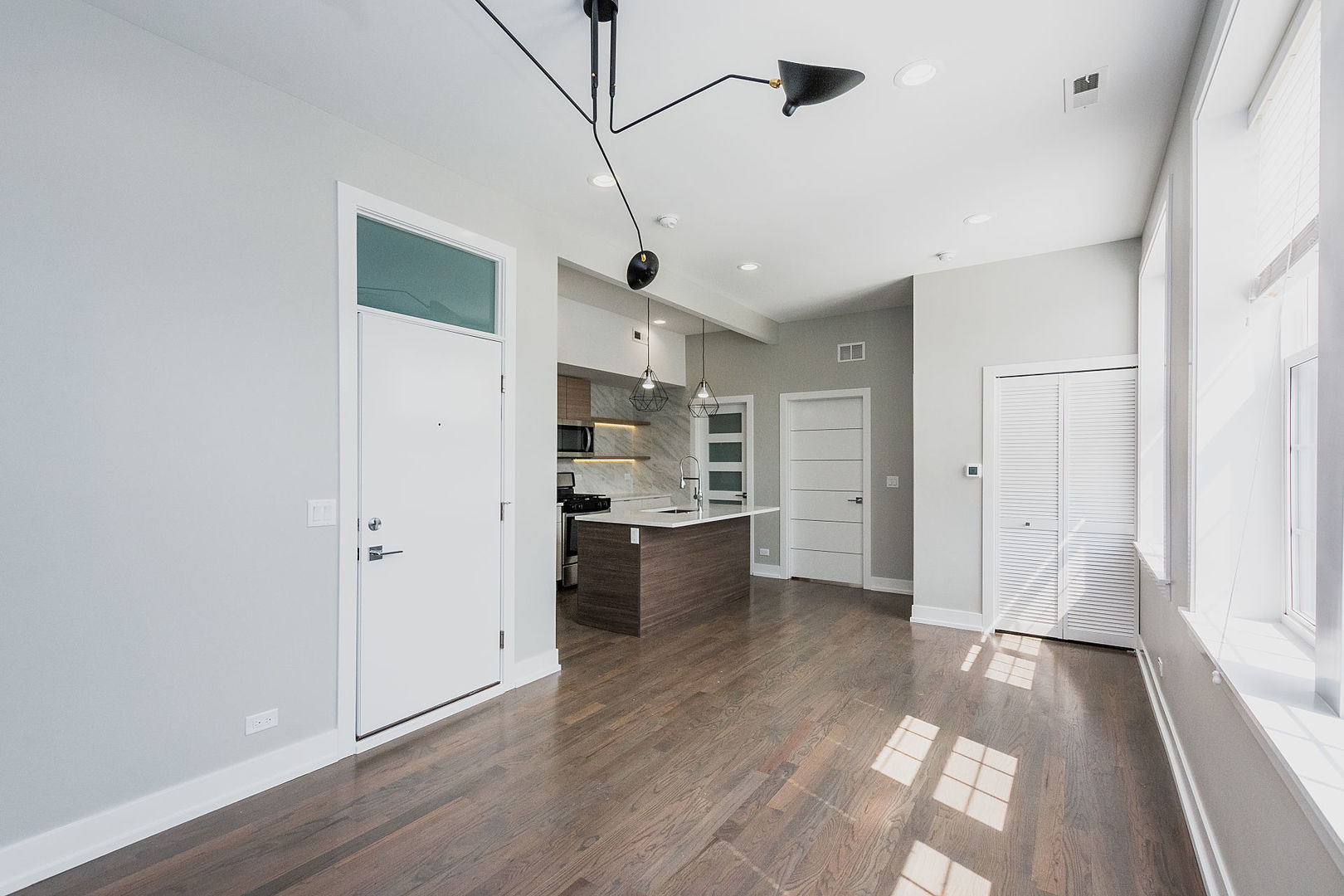 2450 W Chicago Avenue Property Photo 6