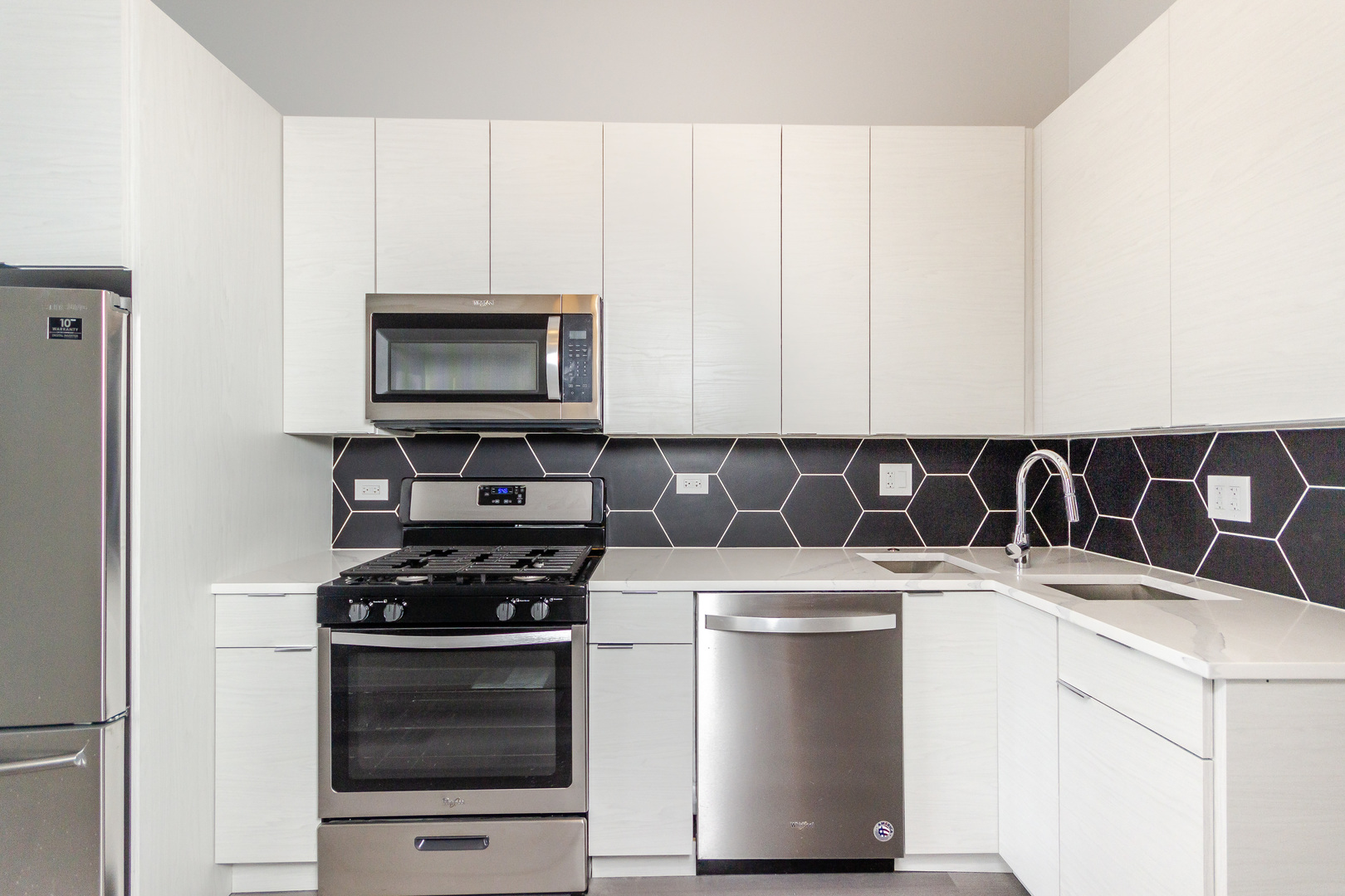 2450 W Chicago Avenue Property Photo 16