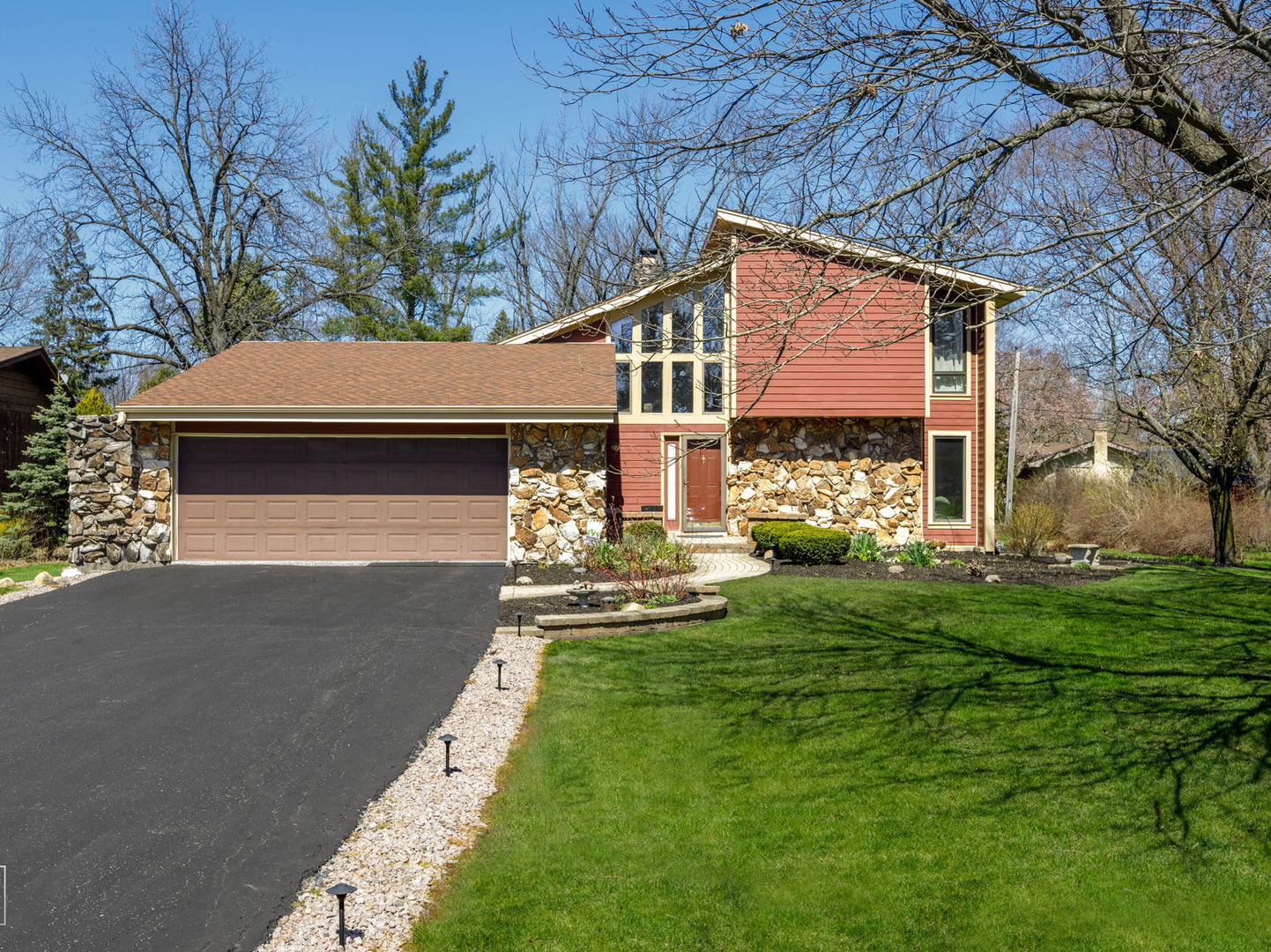 20w200 Meadow Lane Property Photo