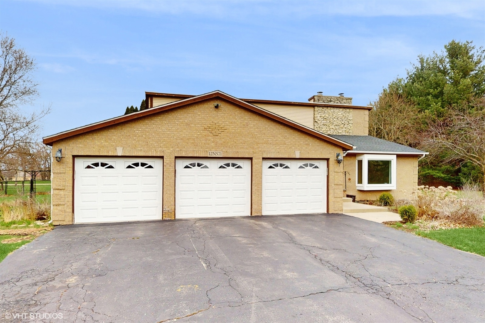 12n571 Jackson Drive Property Photo 1