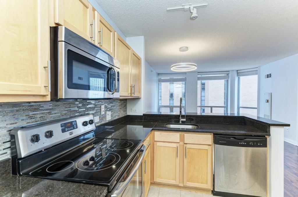 222 N Columbus Drive 606 Property Photo 6