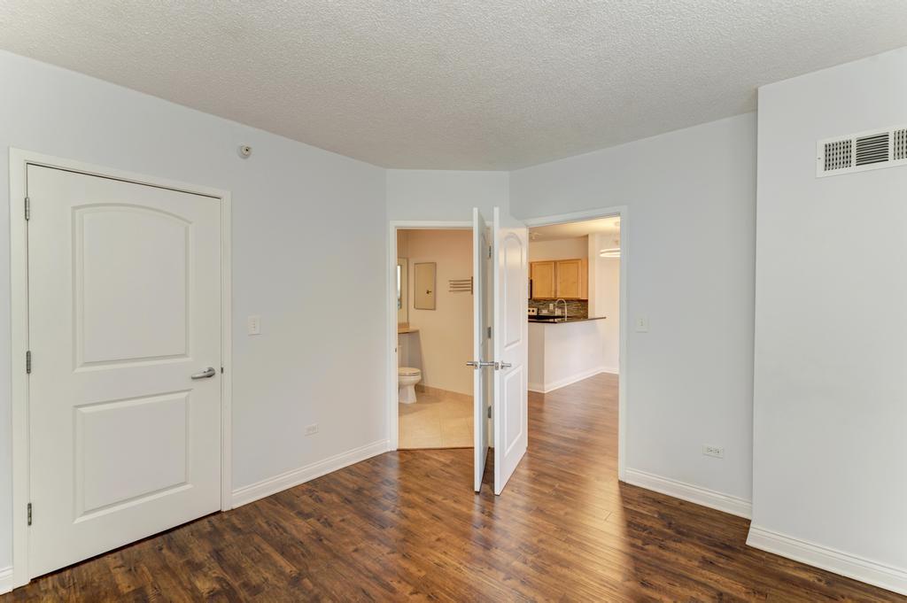 222 N Columbus Drive 606 Property Photo 17