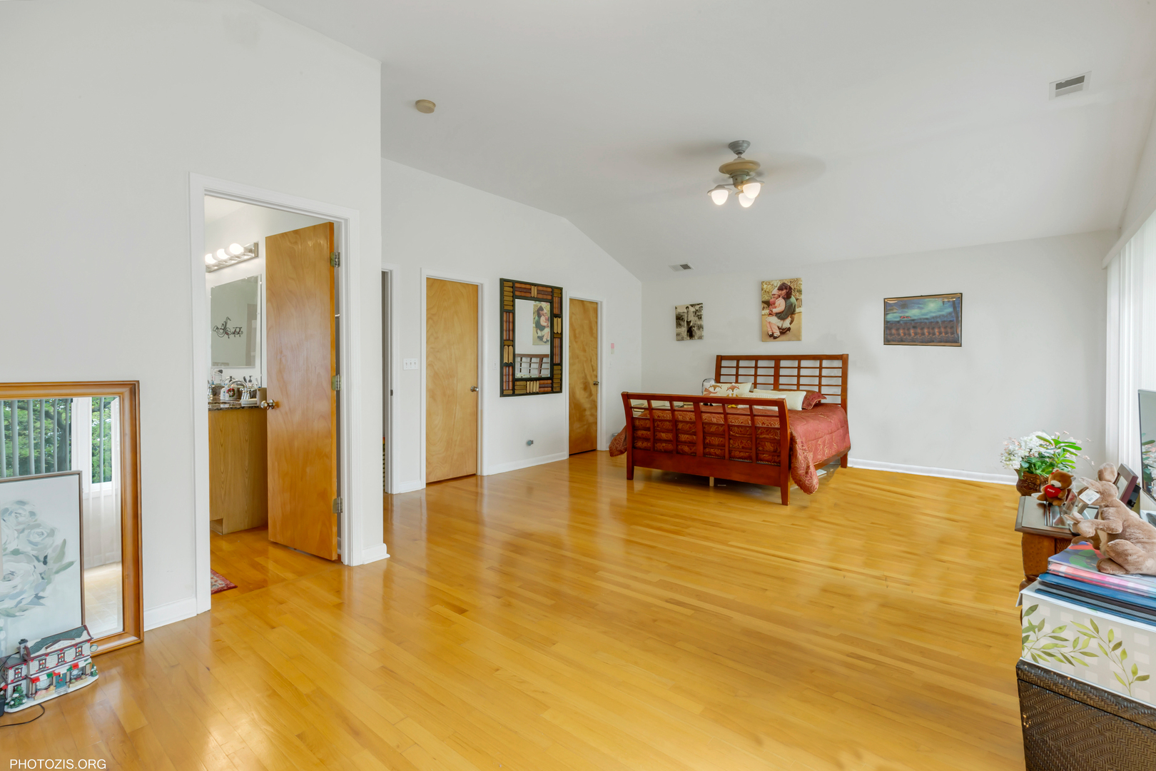 8936 N Elmore Street Property Photo 8