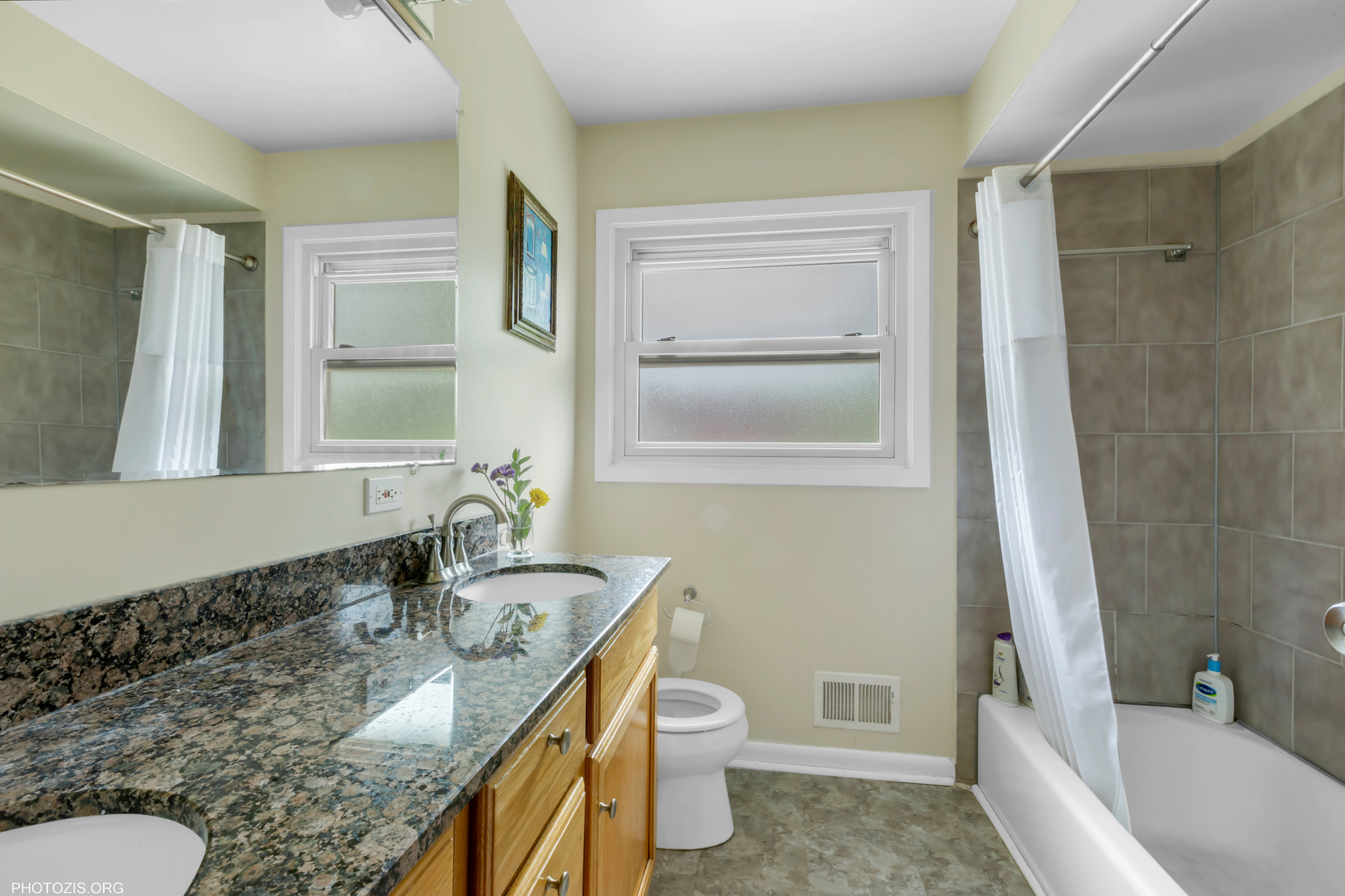 8936 N Elmore Street Property Photo 11