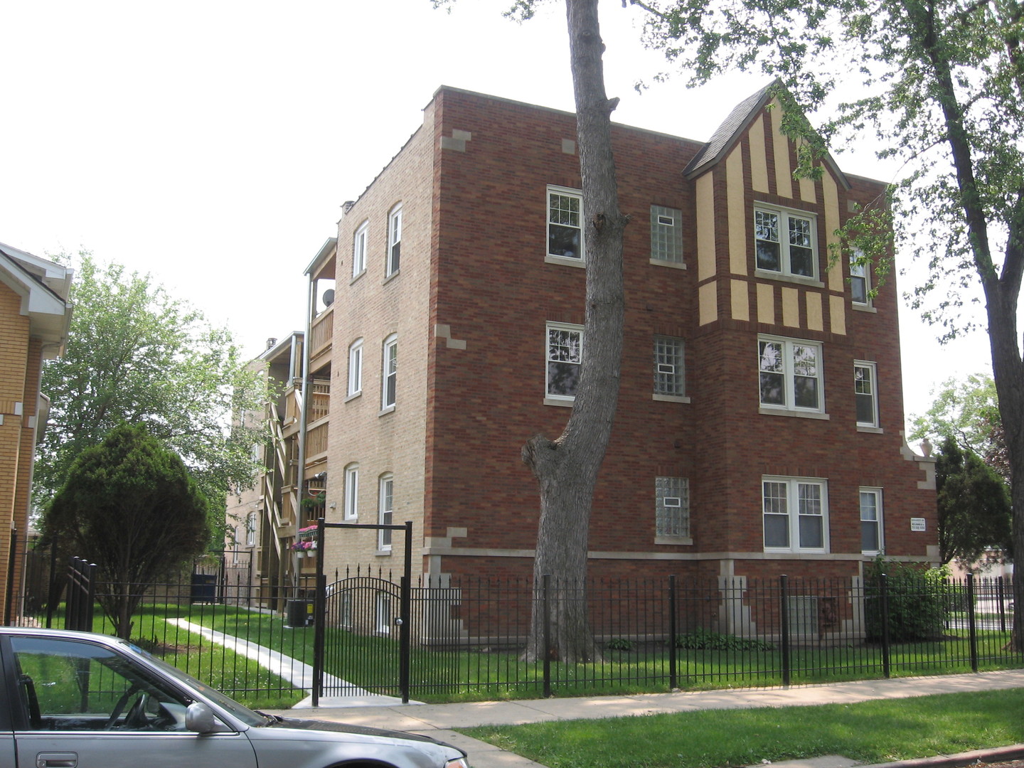 2721 N Lockwood Avenue 2c Property Photo 2