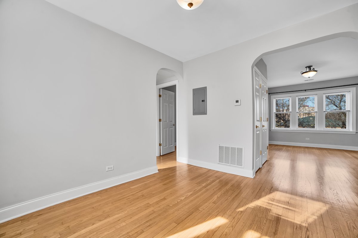 2721 N Lockwood Avenue 2c Property Photo 4