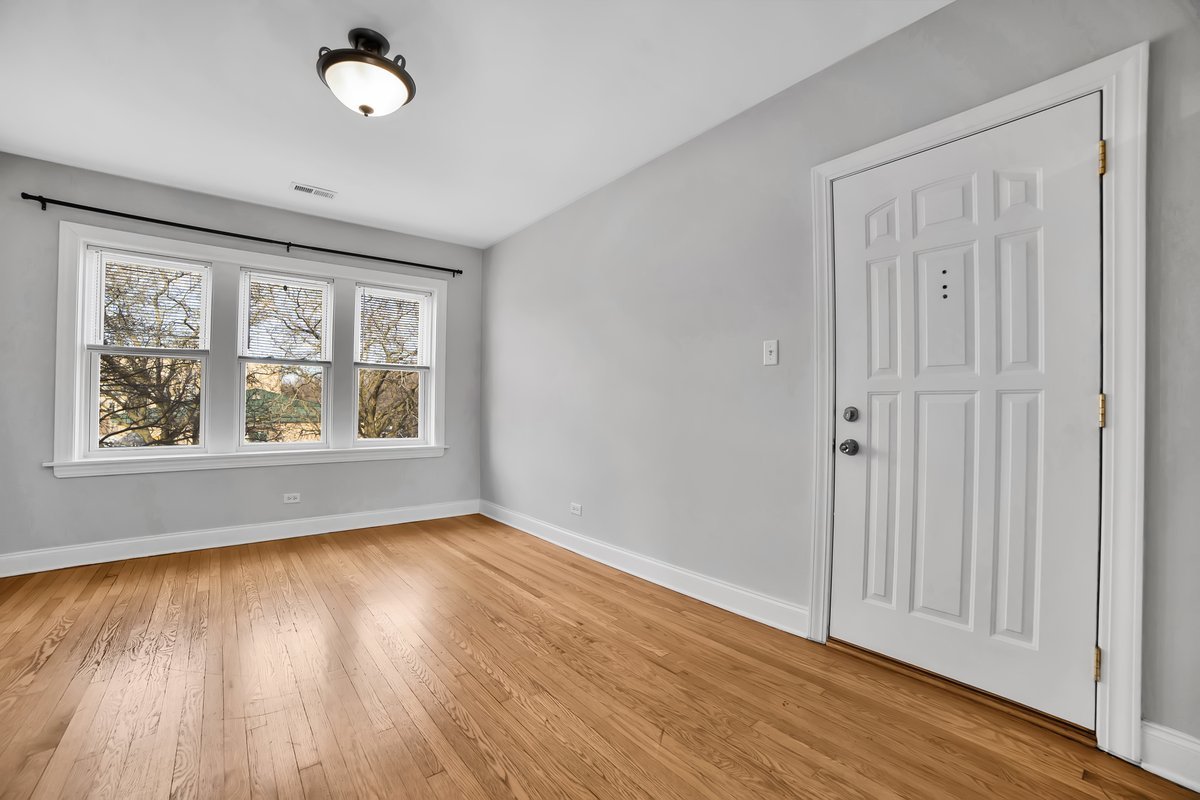 2721 N Lockwood Avenue 2c Property Photo 5