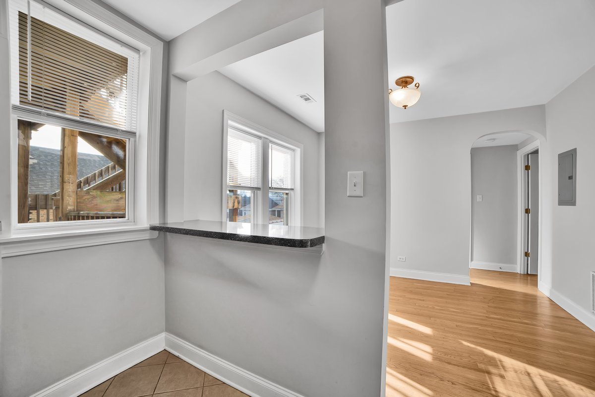 2721 N Lockwood Avenue 2c Property Photo 6