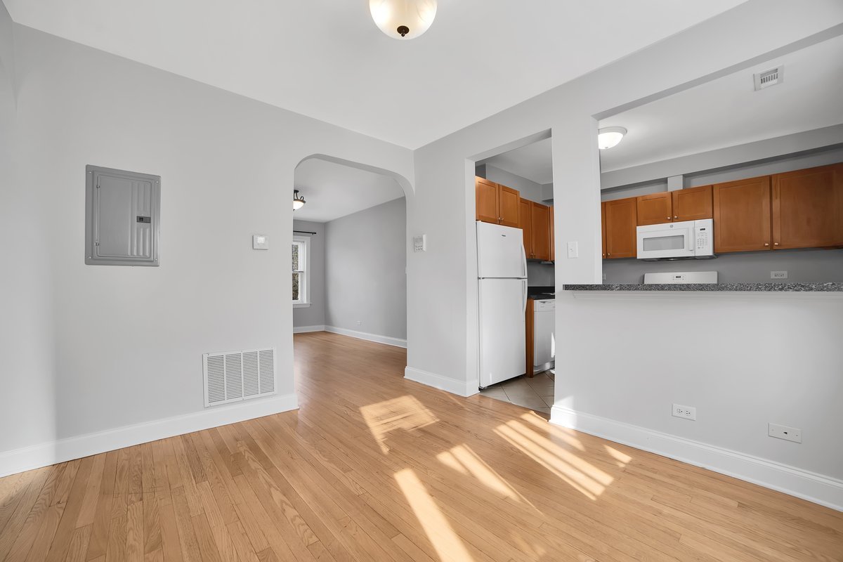 2721 N Lockwood Avenue 2c Property Photo 8