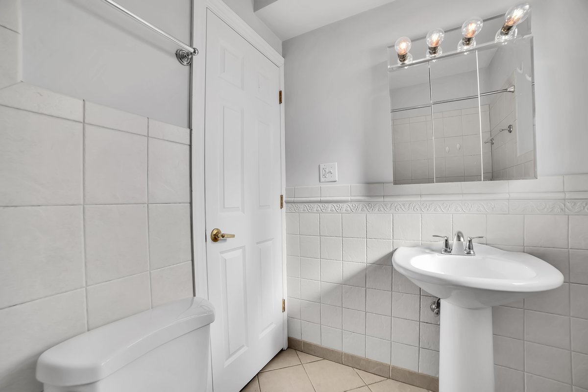 2721 N Lockwood Avenue 2c Property Photo 9