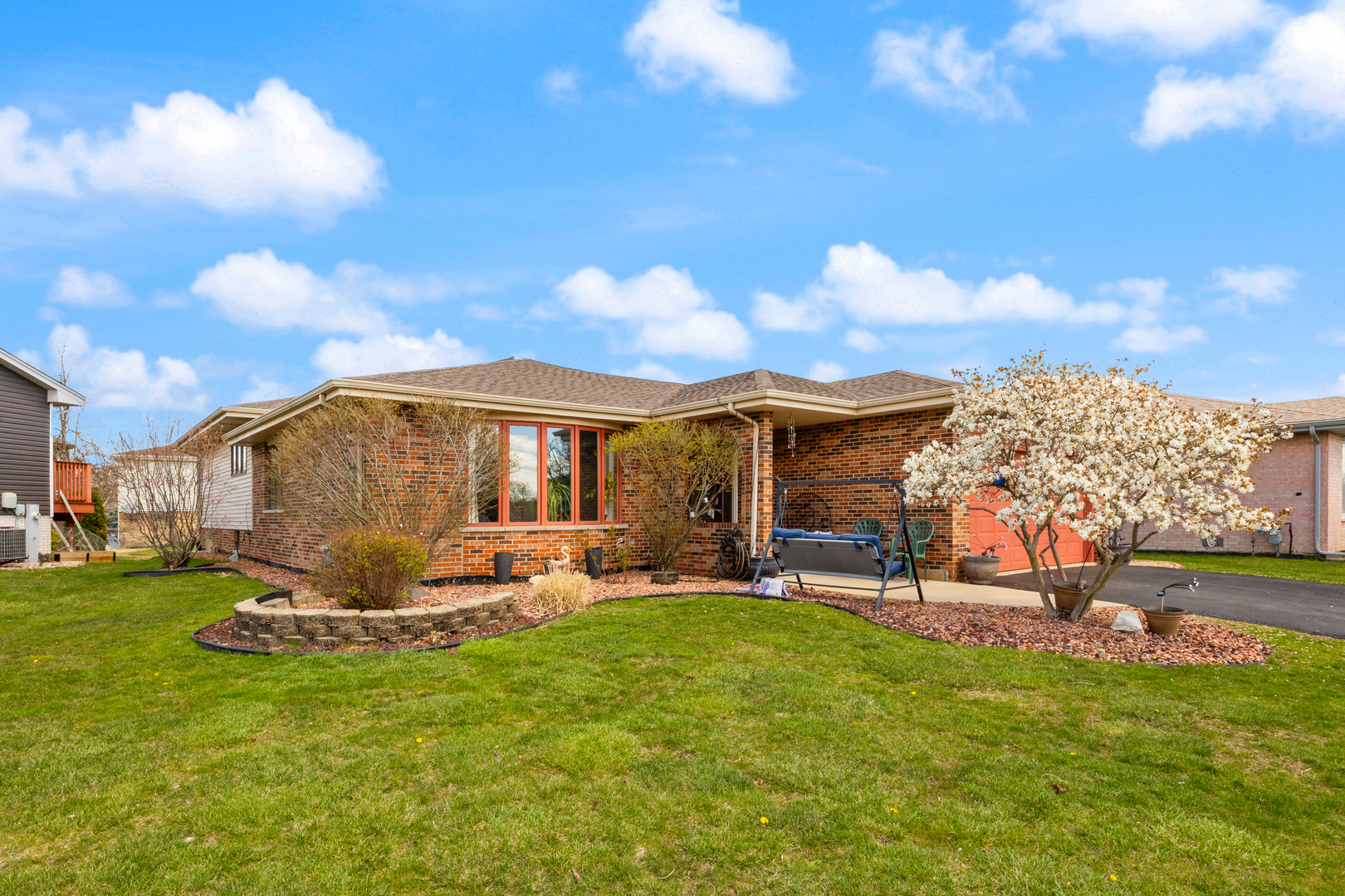 230 Real Estate Listings Main Image