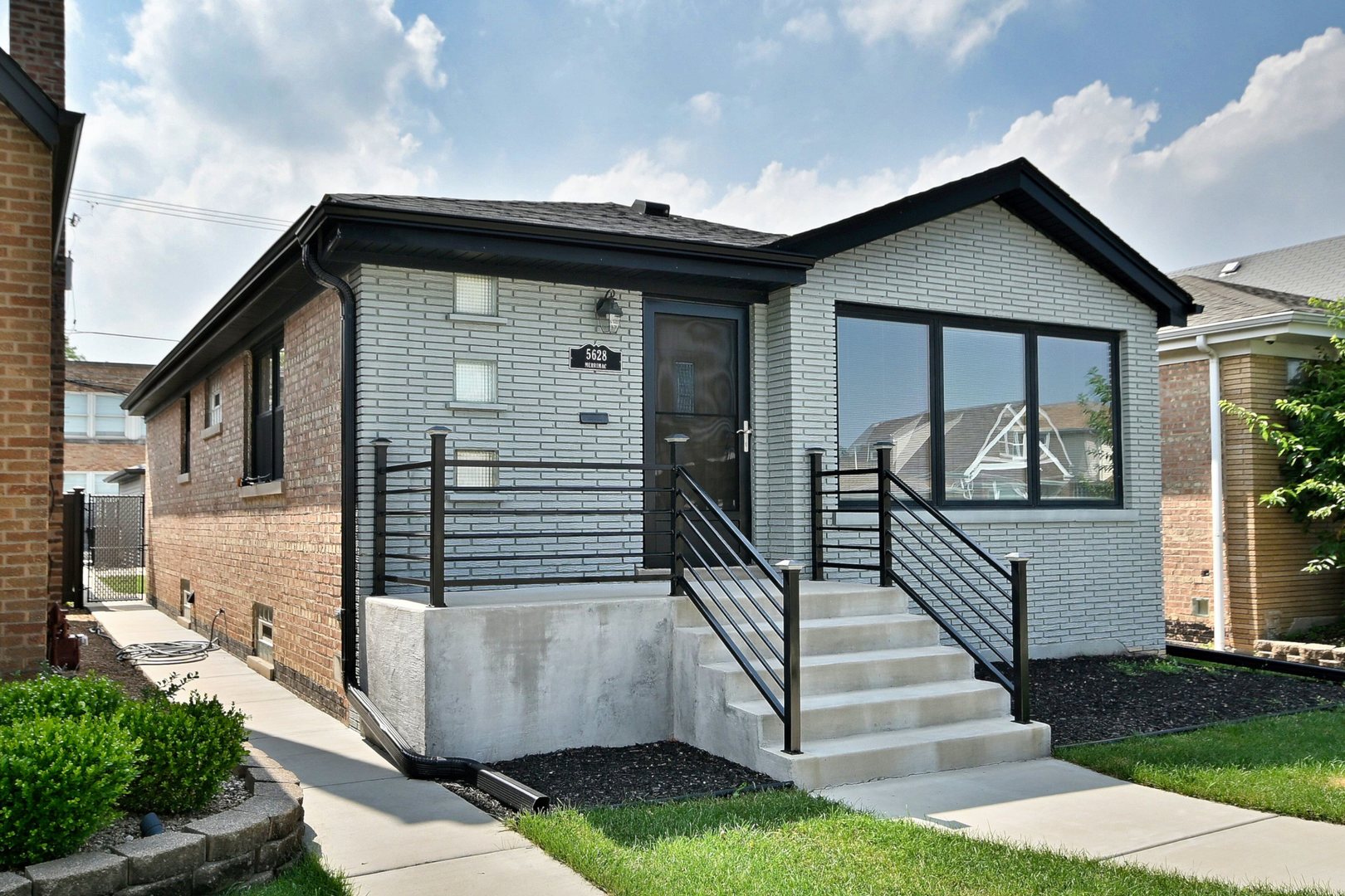5628 S Merrimac Avenue Property Photo 1