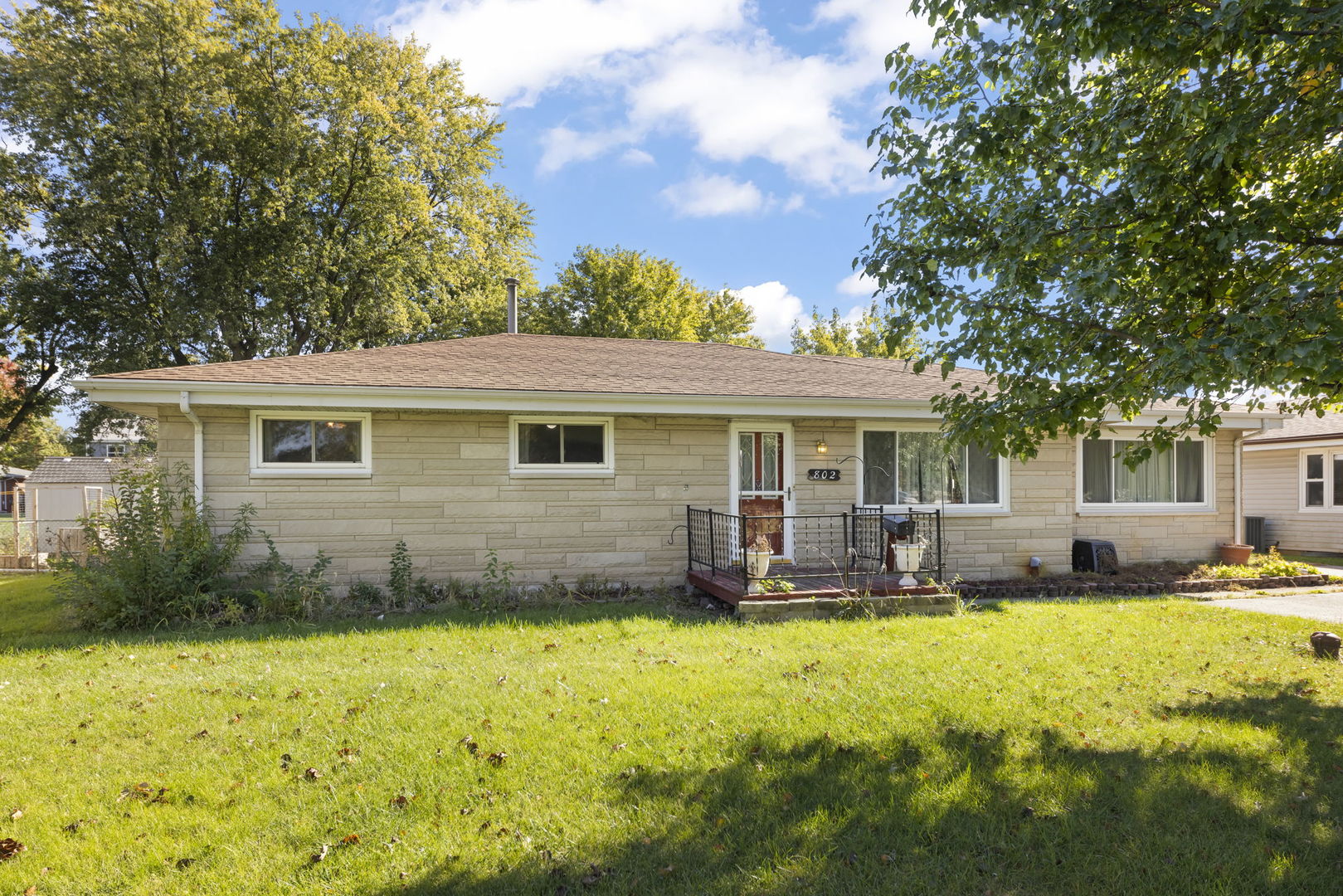 802 Sheila Drive Property Photo 1