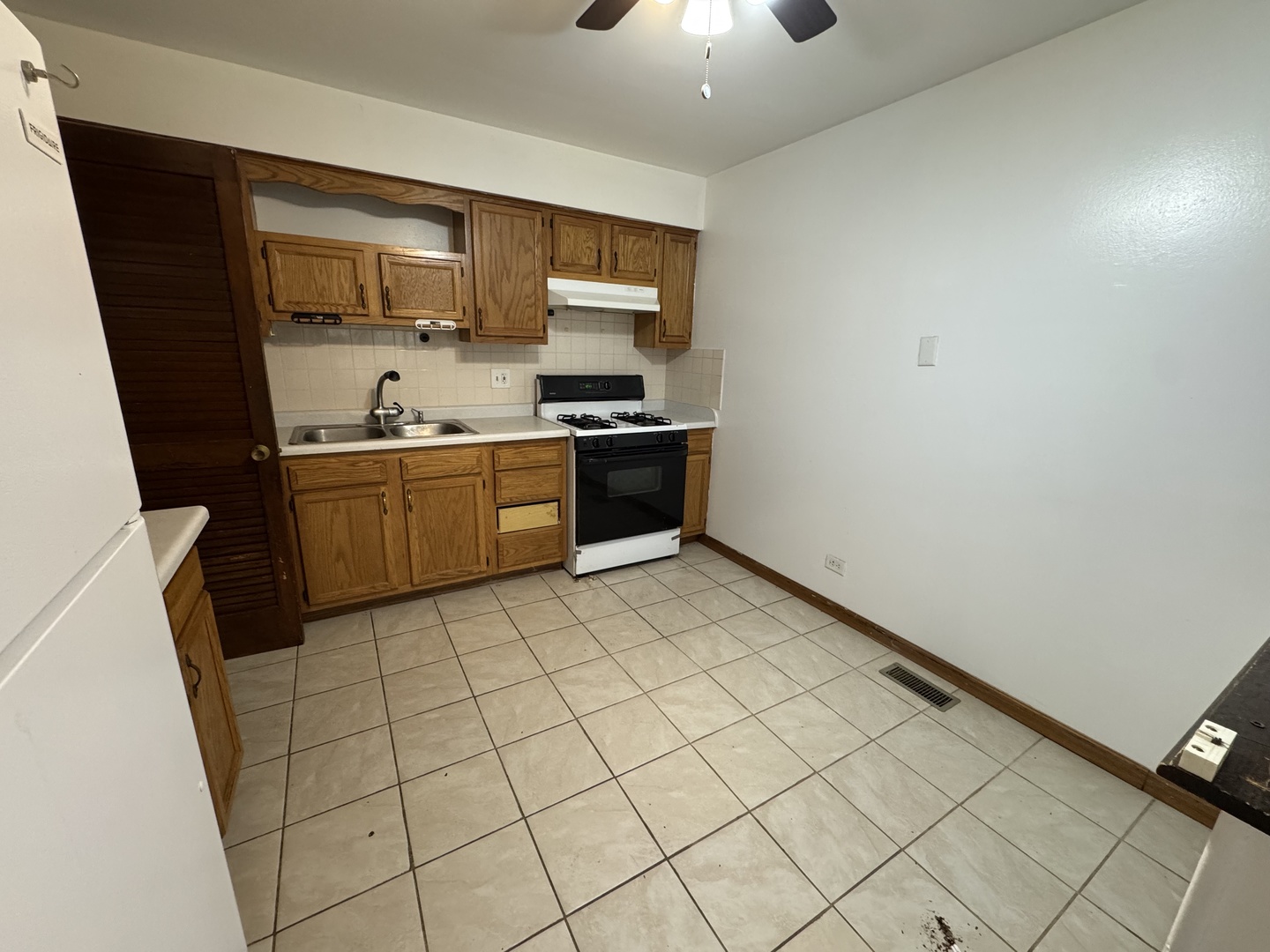 1303 Kingsbury Drive A Property Photo 3
