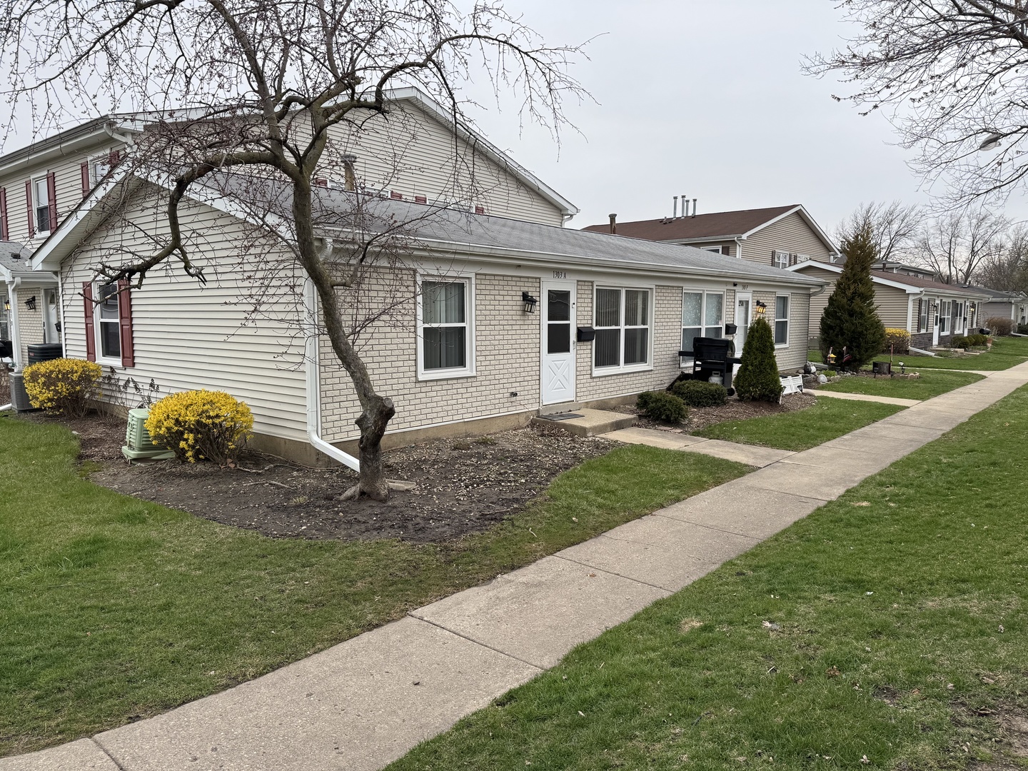 1303 Kingsbury Drive A Property Photo 8