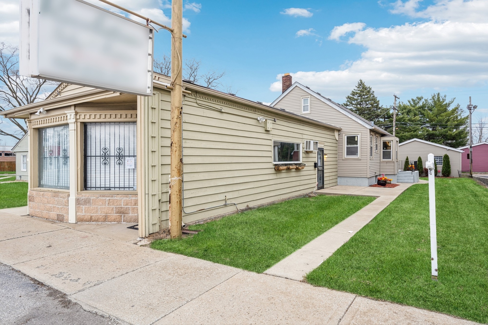 915 Burnham Avenue Property Photo 1