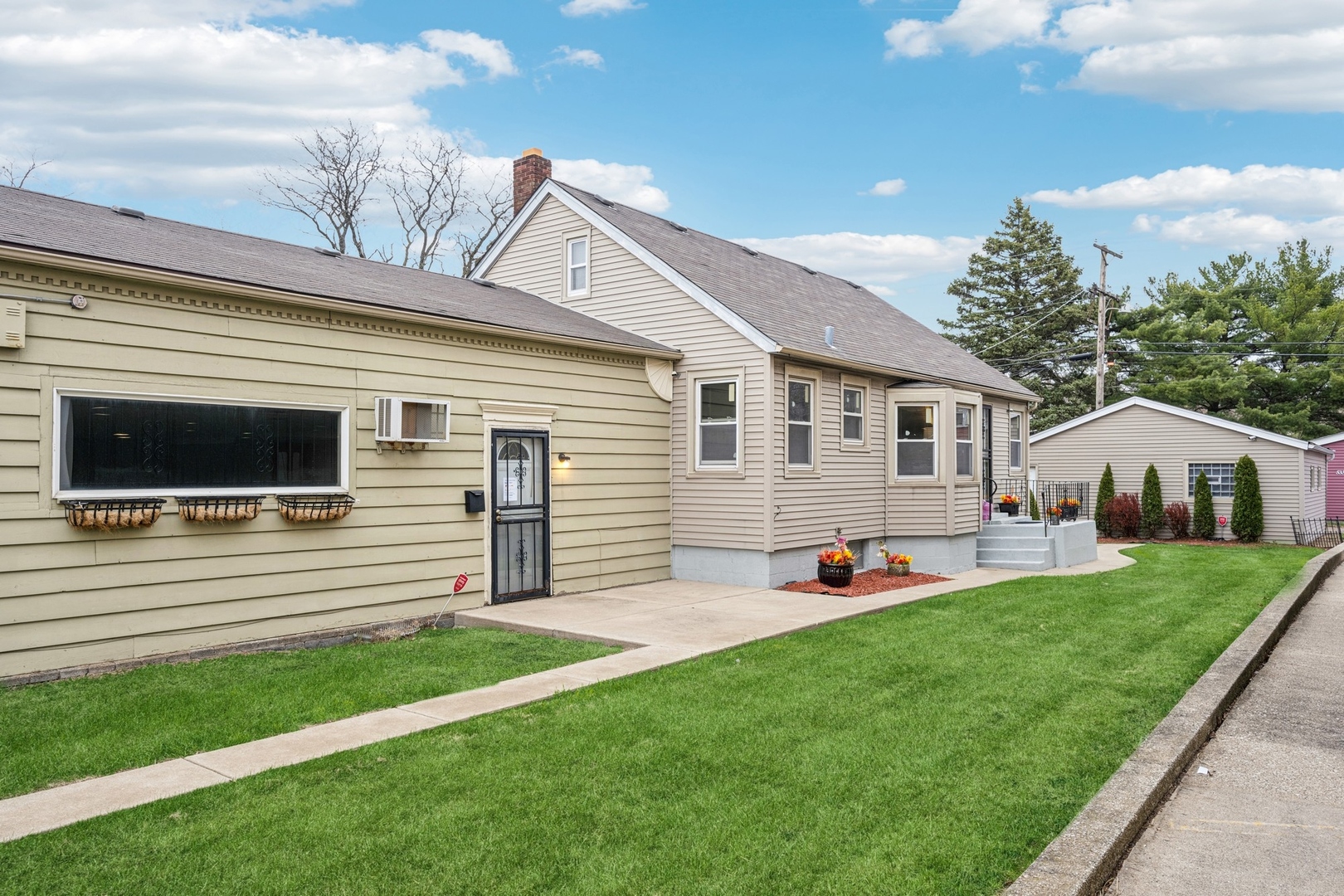 915 Burnham Avenue Property Photo 4