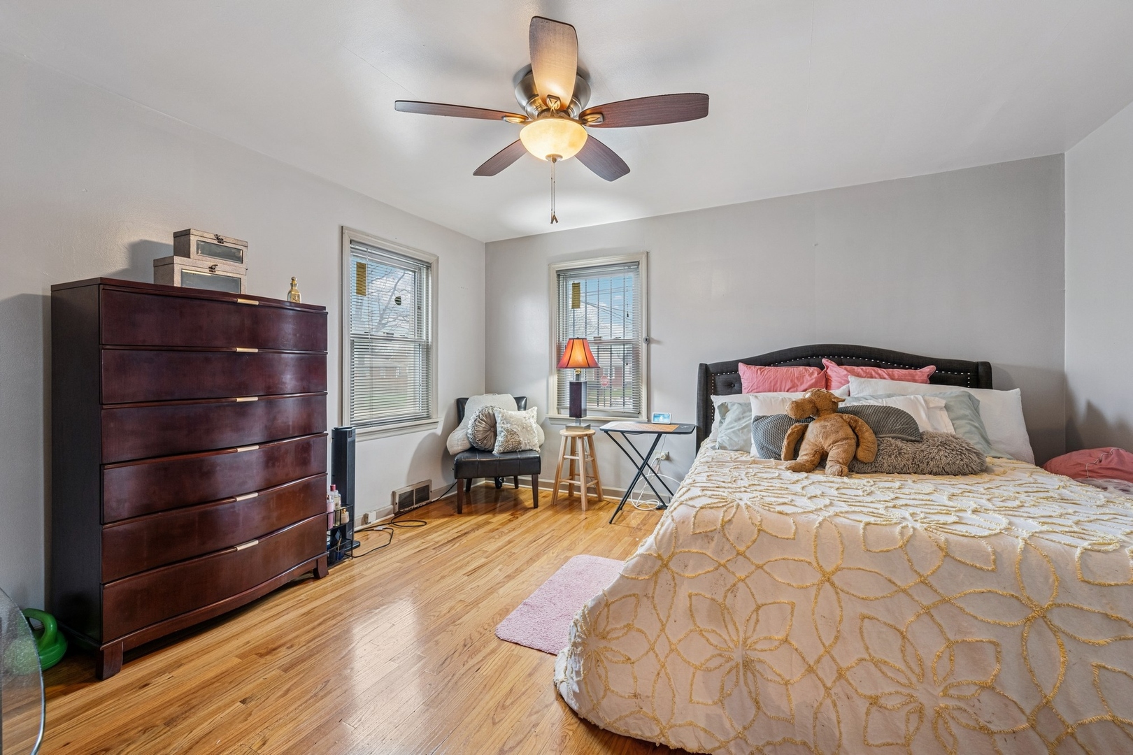 915 Burnham Avenue Property Photo 14