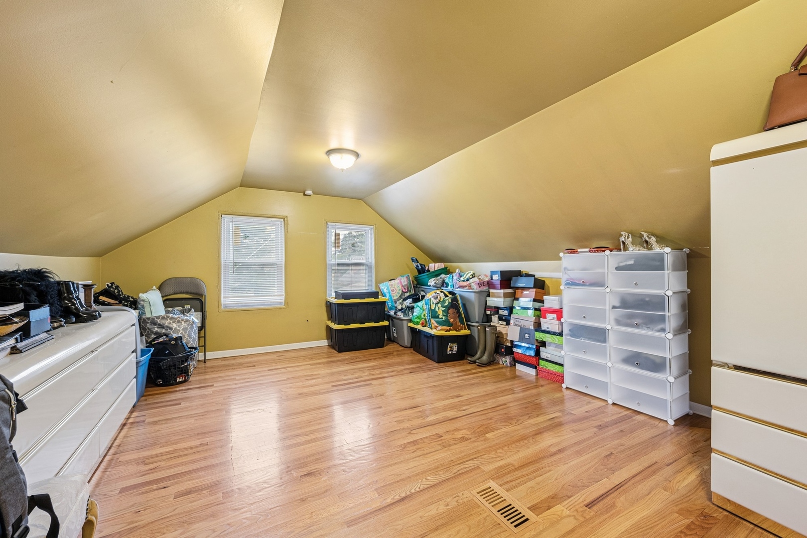 915 Burnham Avenue Property Photo 18