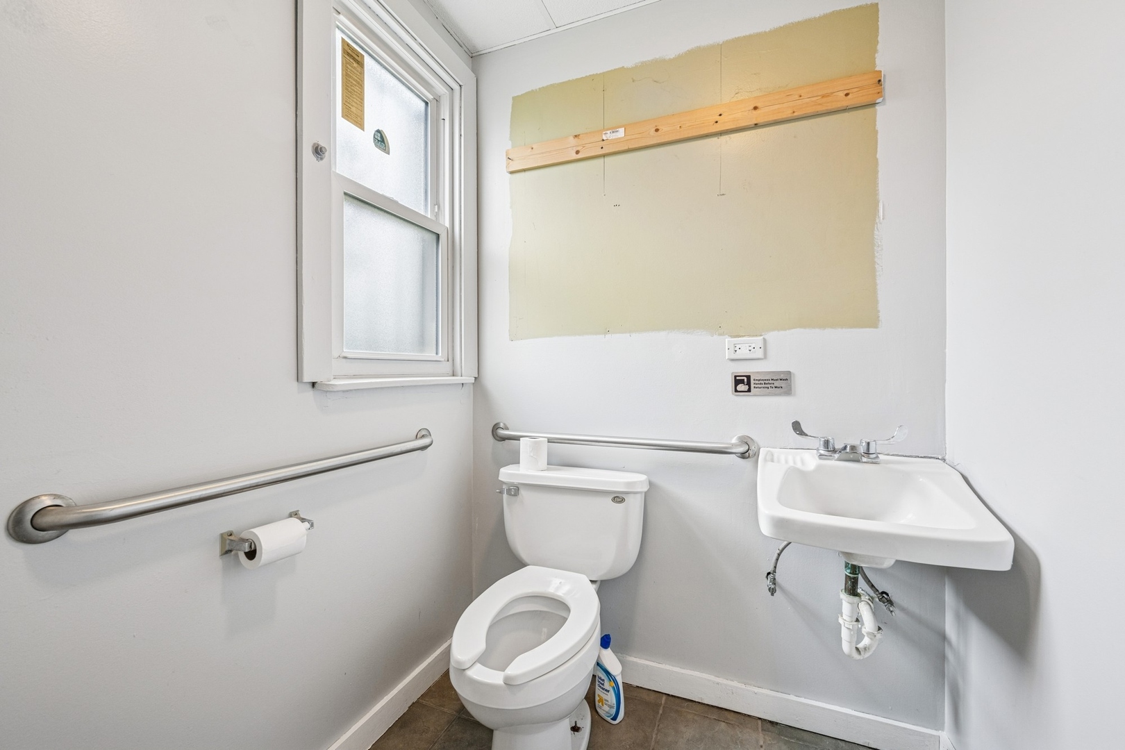 915 Burnham Avenue Property Photo 24
