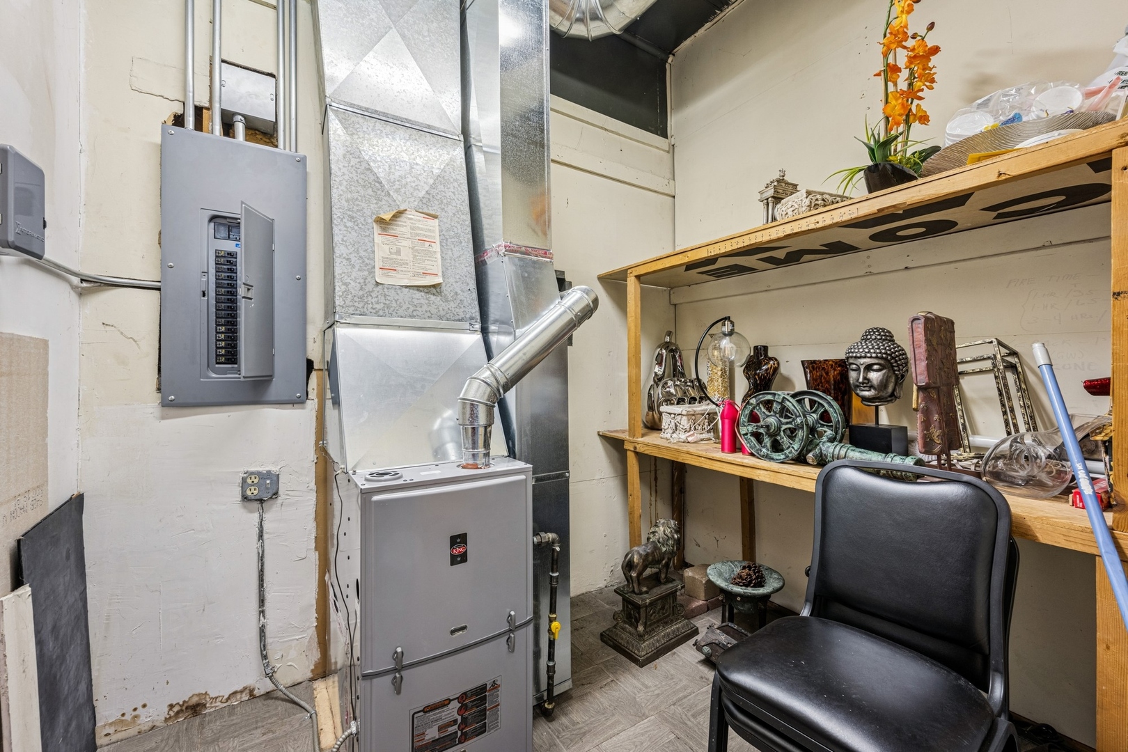 915 Burnham Avenue Property Photo 25