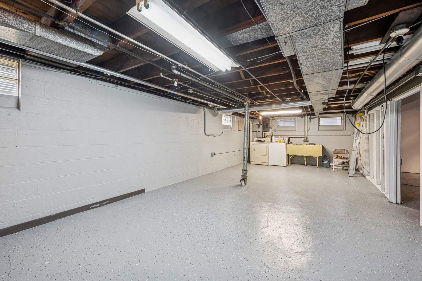 915 Burnham Avenue Property Photo 27