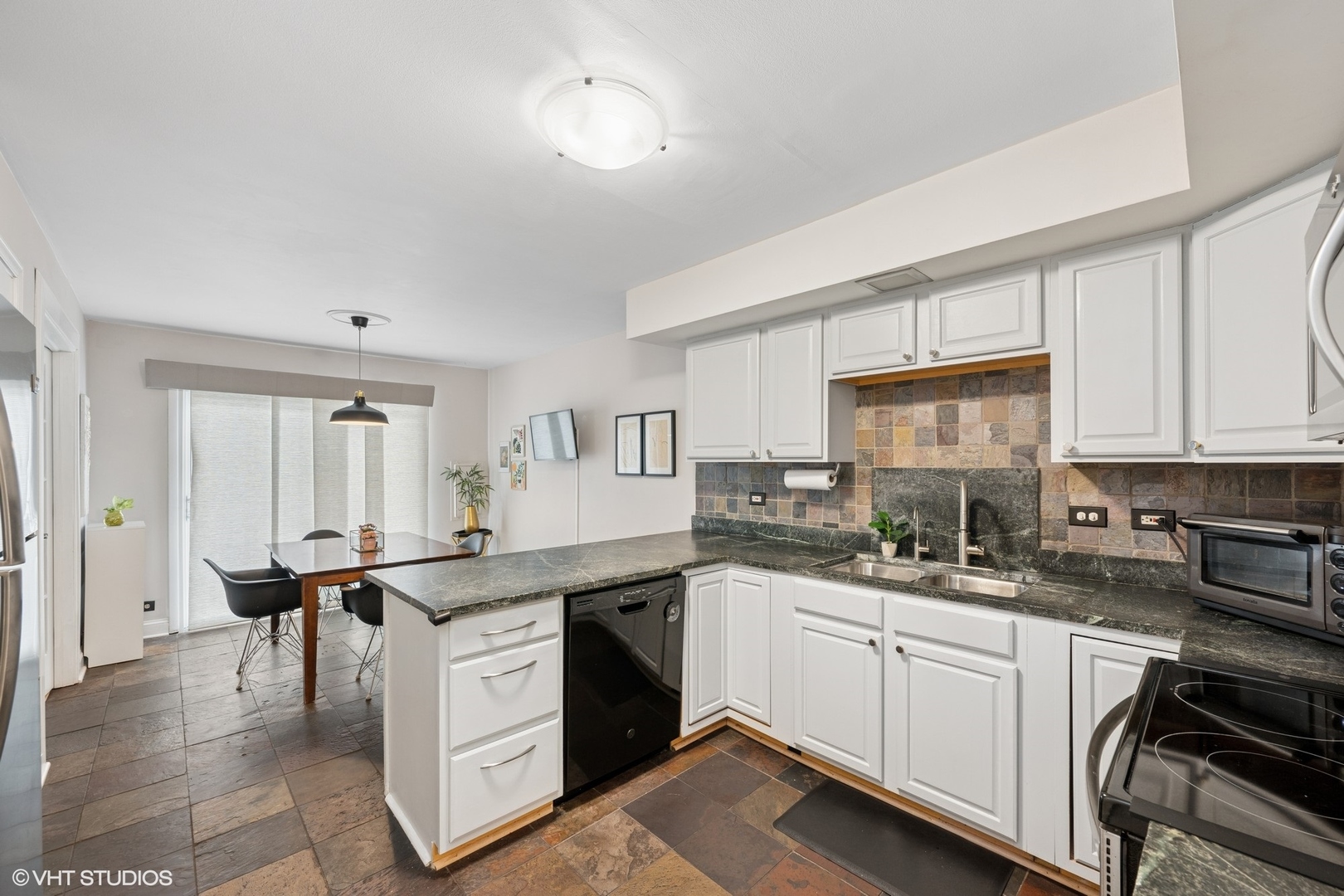 1525 N Arlington Heights Road D Property Photo 5