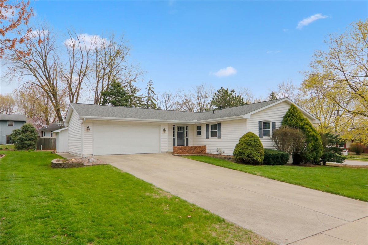 720 Lara Road Property Photo