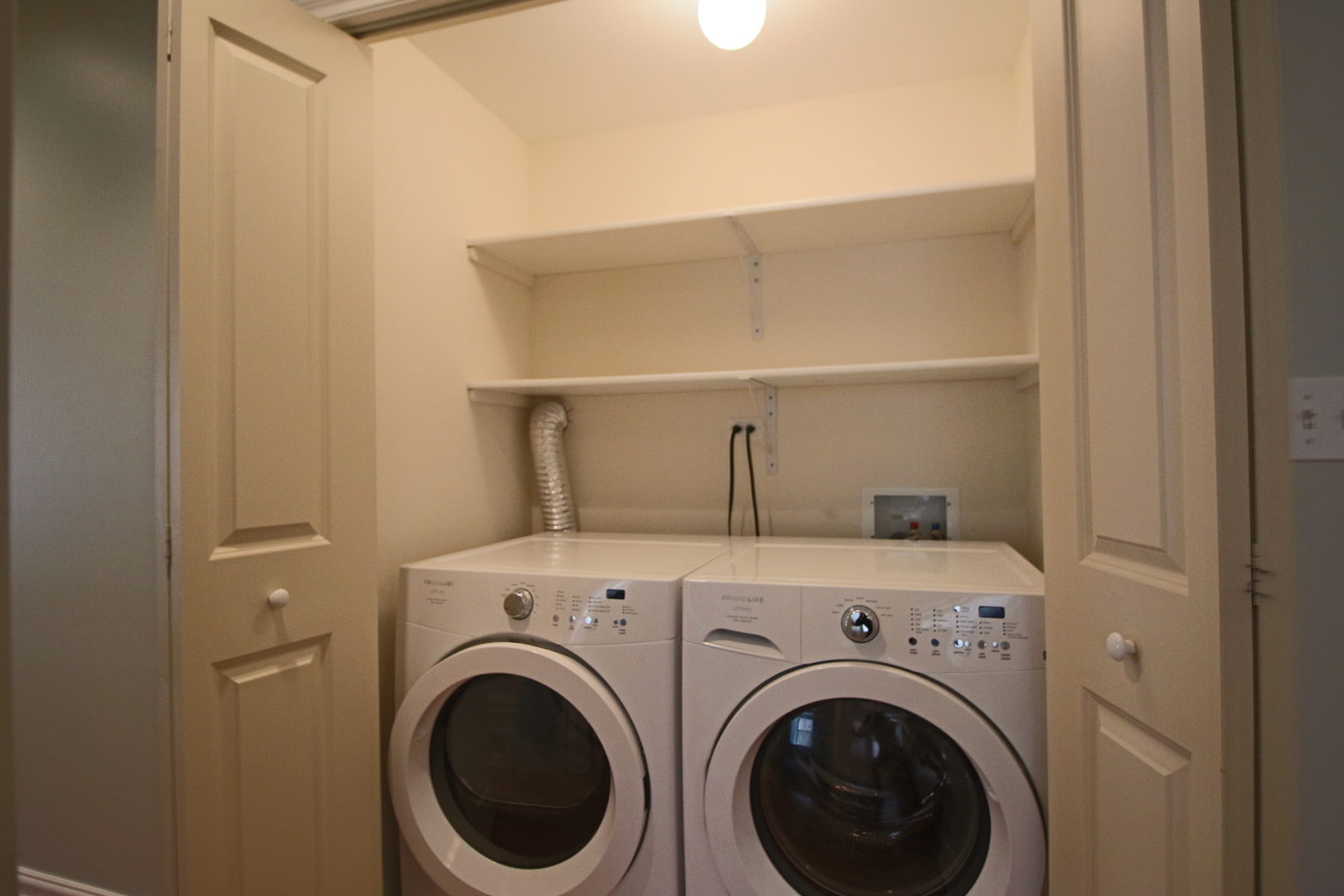 1470 W Carmen Avenue 103 Property Photo 8
