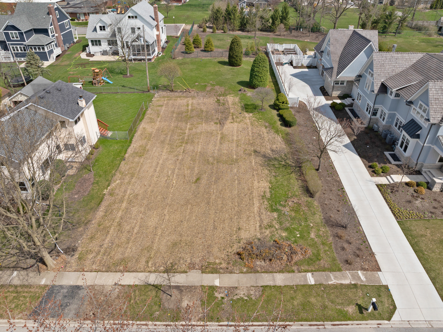 223 Oak Street Property Photo 1