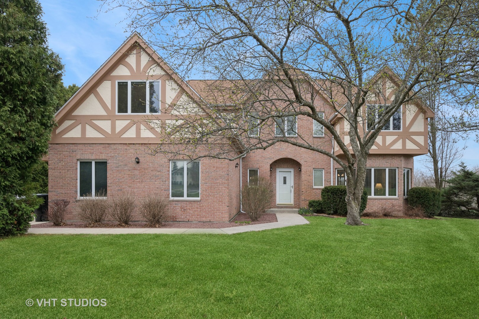 26144 N Hill Avenue Property Photo