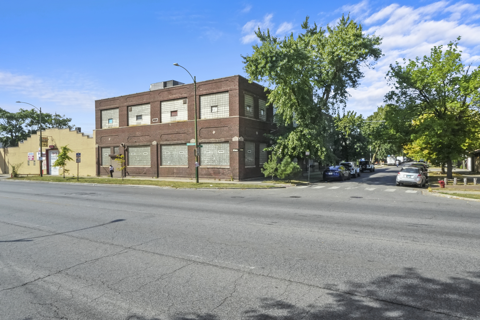 4632 S Western Avenue Property Photo 3