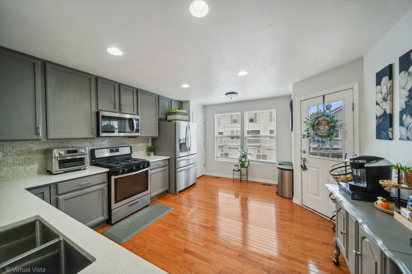 3503 Neubauer Circle Property Photo 8