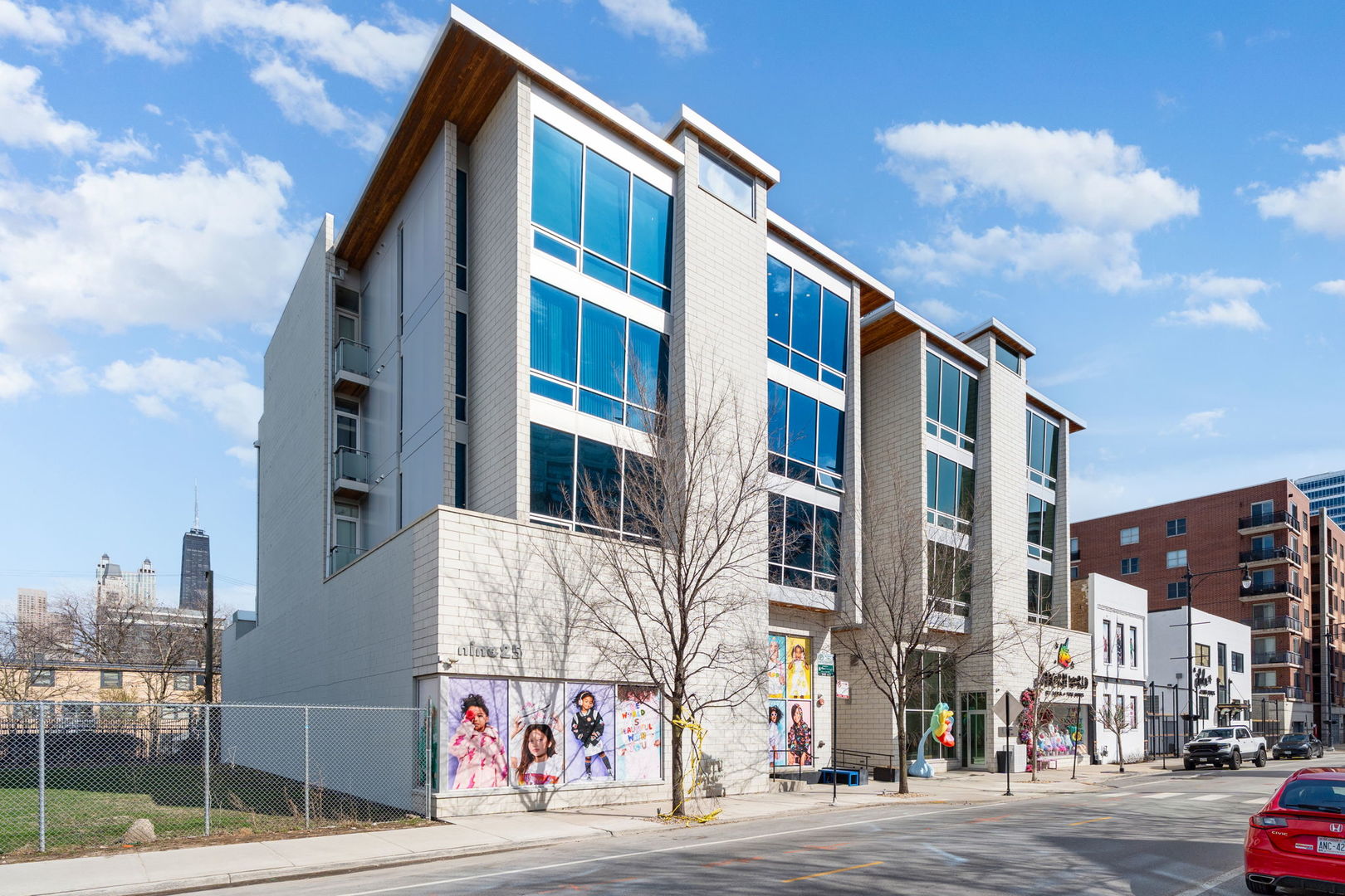 925 N Larrabee Street 4s Property Photo 3