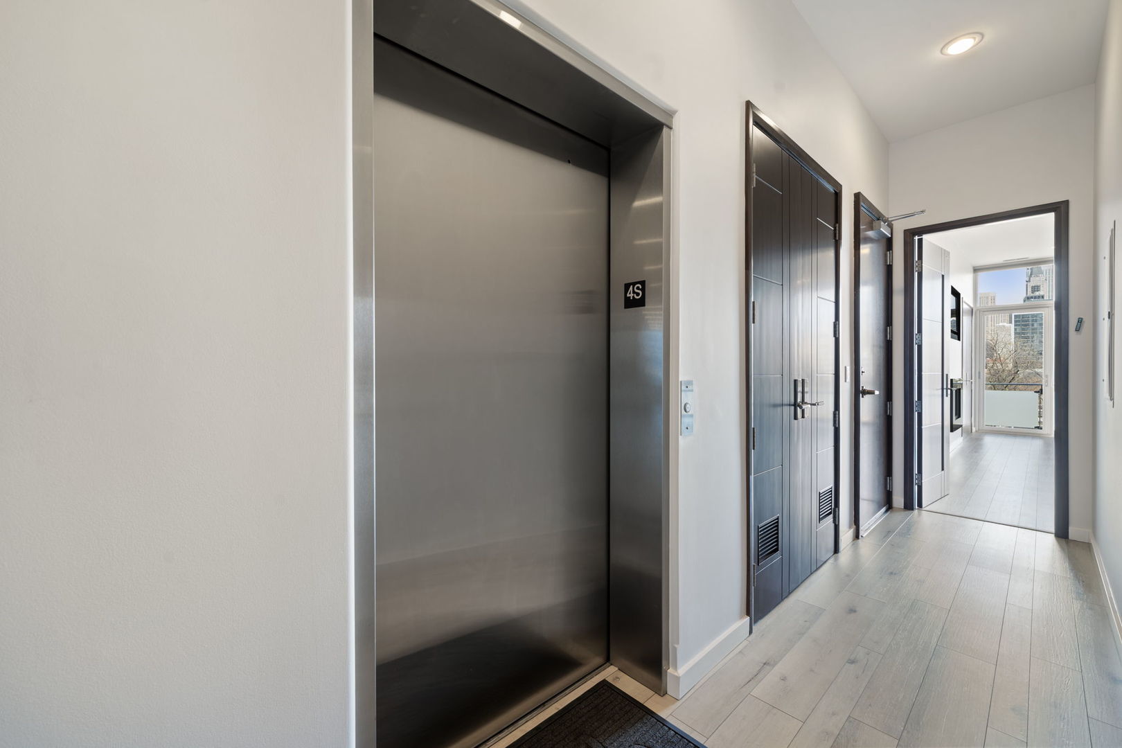 925 N Larrabee Street 4s Property Photo 4