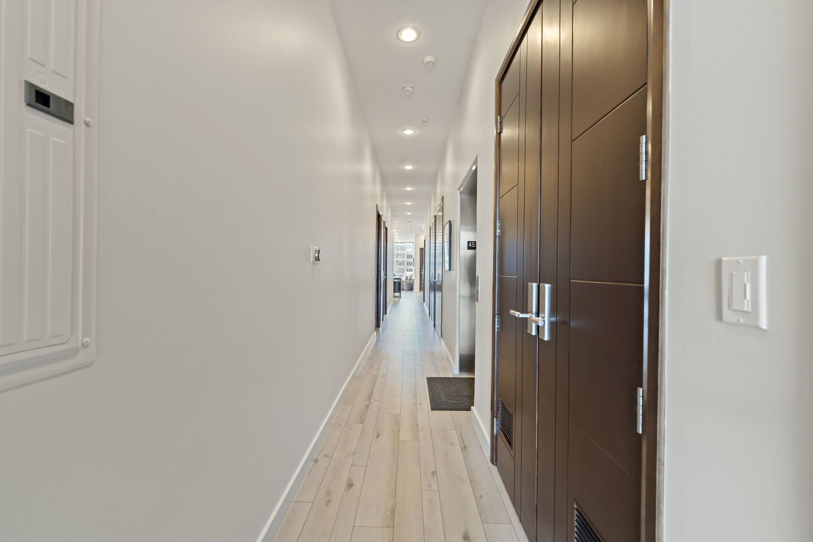 925 N Larrabee Street 4s Property Photo 5