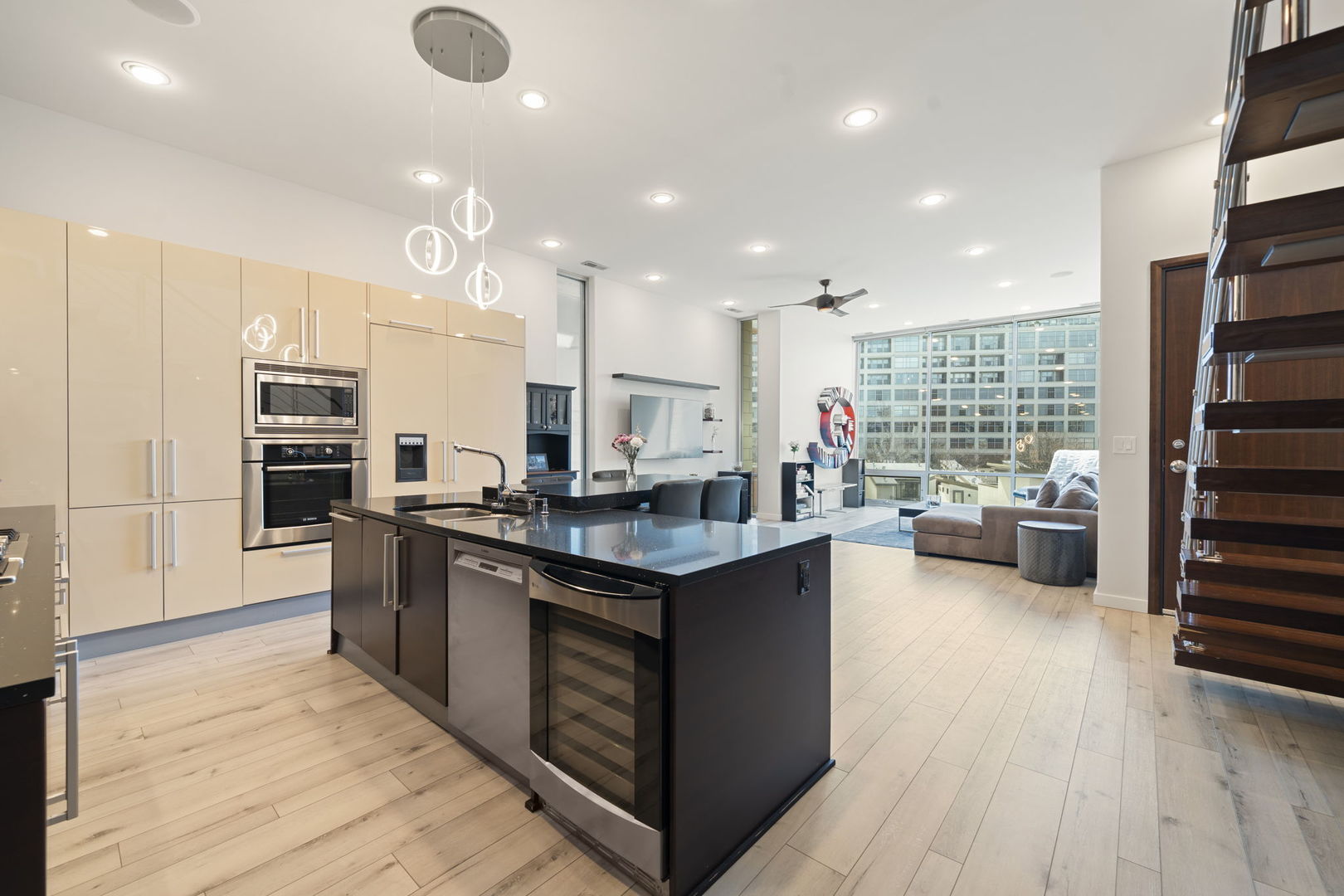 925 N Larrabee Street 4s Property Photo 6