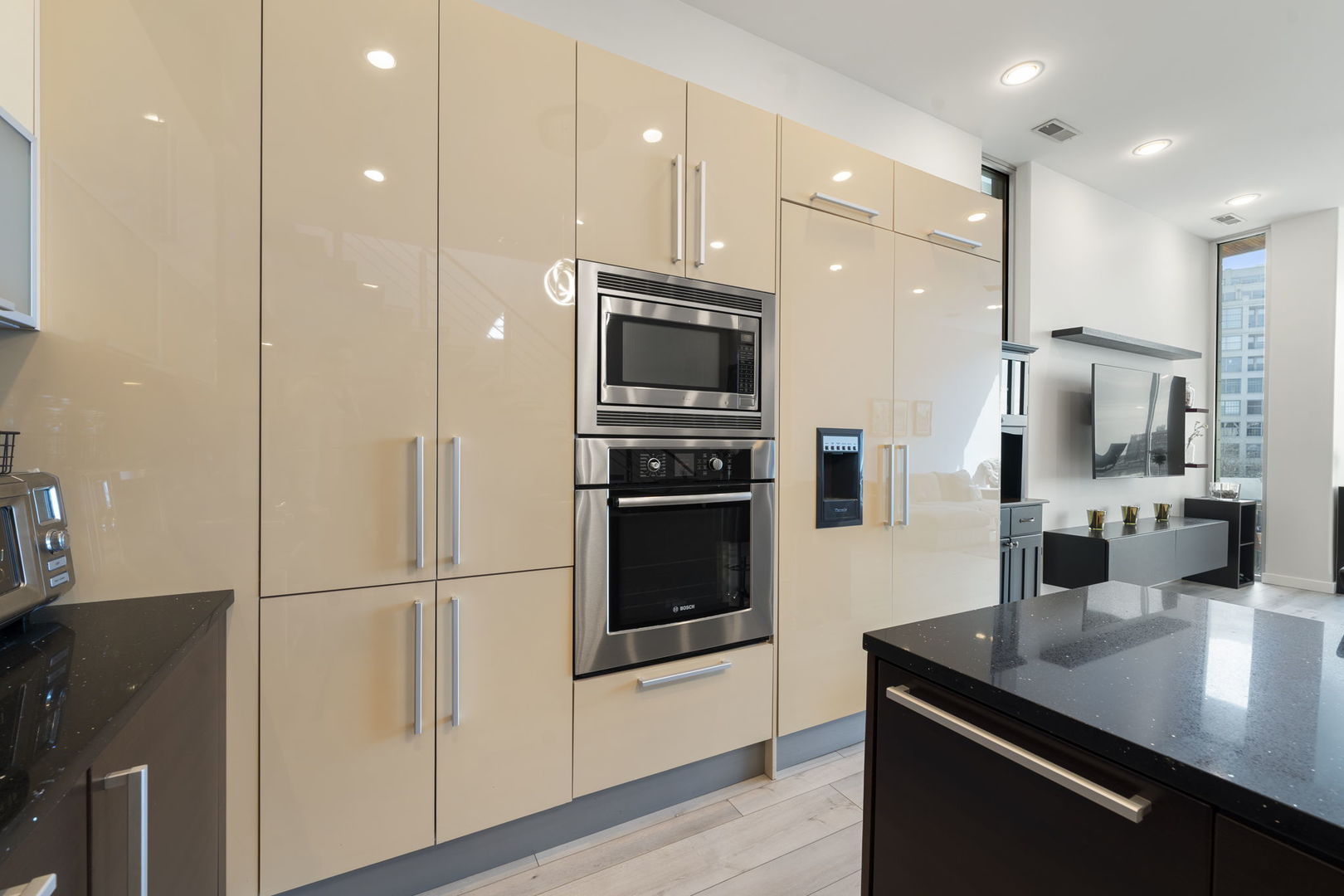 925 N Larrabee Street 4s Property Photo 7