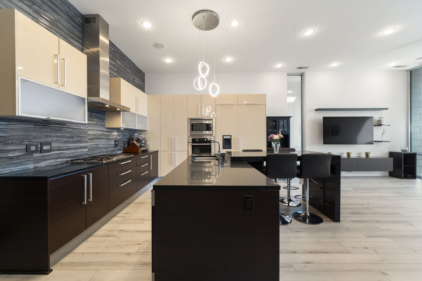 925 N Larrabee Street 4s Property Photo 8