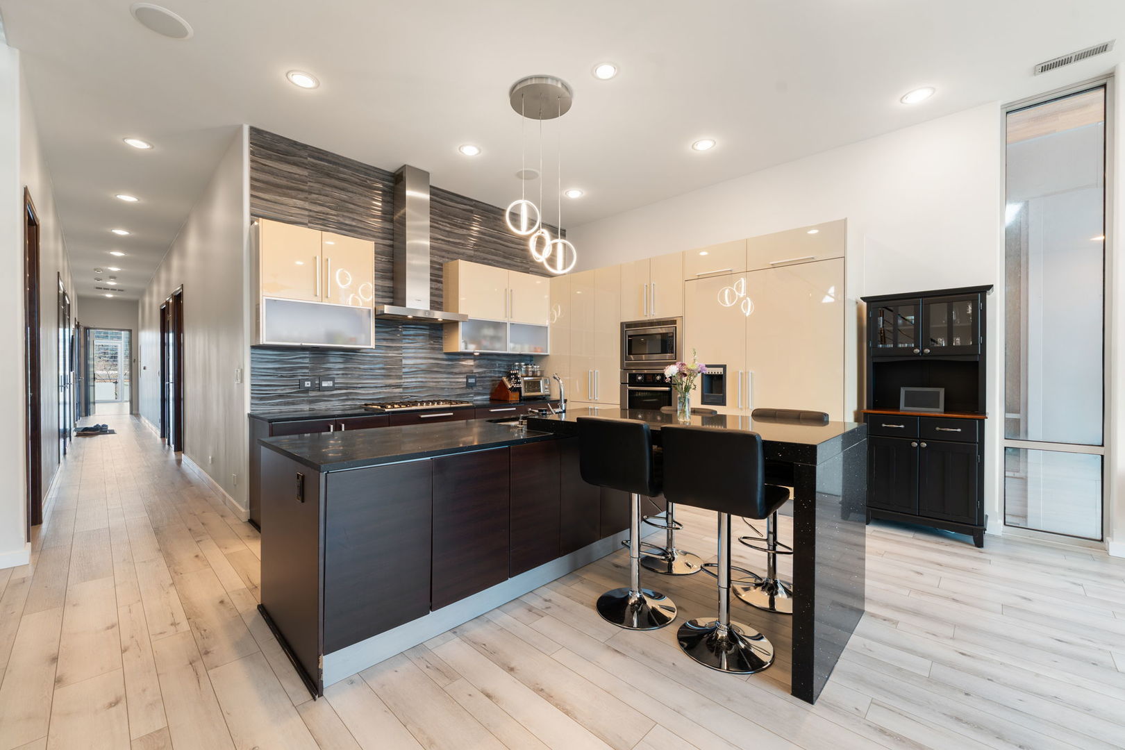 925 N Larrabee Street 4s Property Photo 9