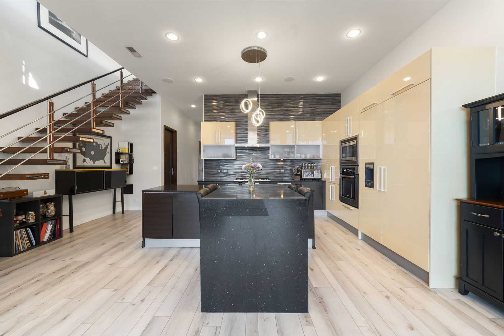 925 N Larrabee Street 4s Property Photo 10