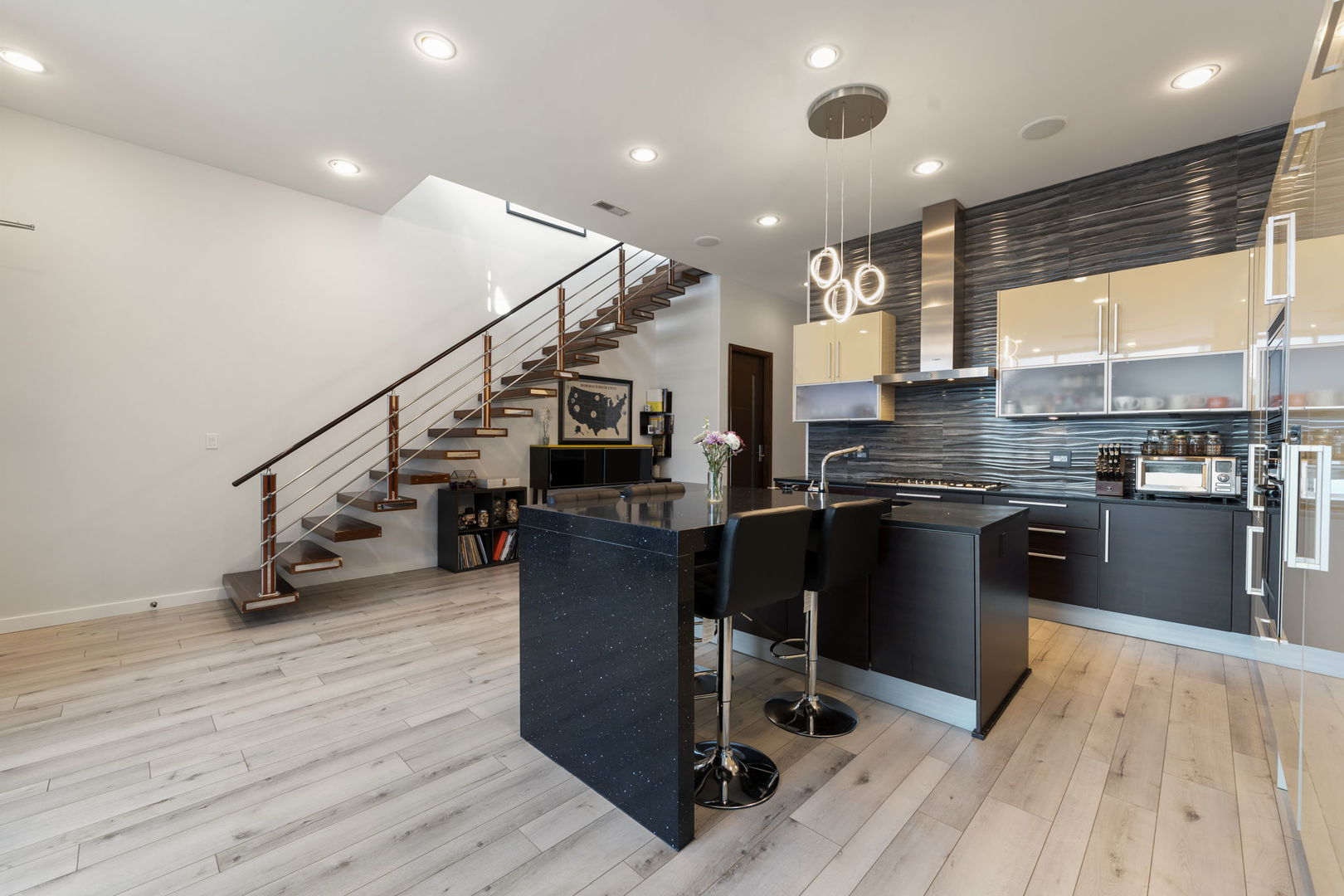 925 N Larrabee Street 4s Property Photo 11