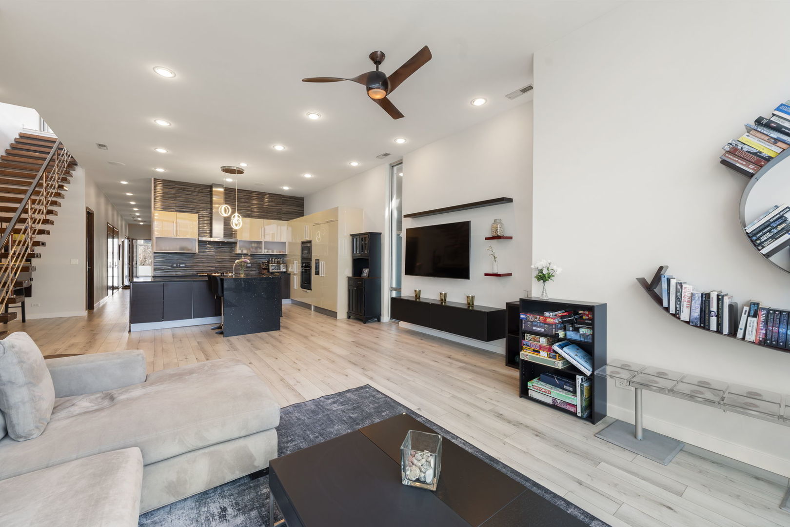 925 N Larrabee Street 4s Property Photo 15