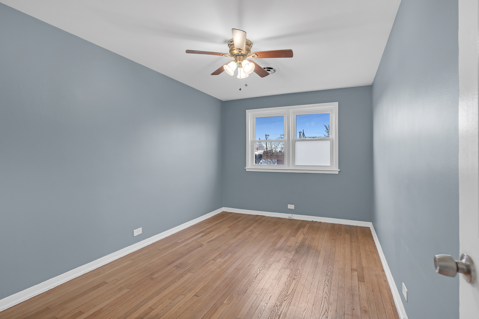 2753 W Devon Avenue Property Photo 4