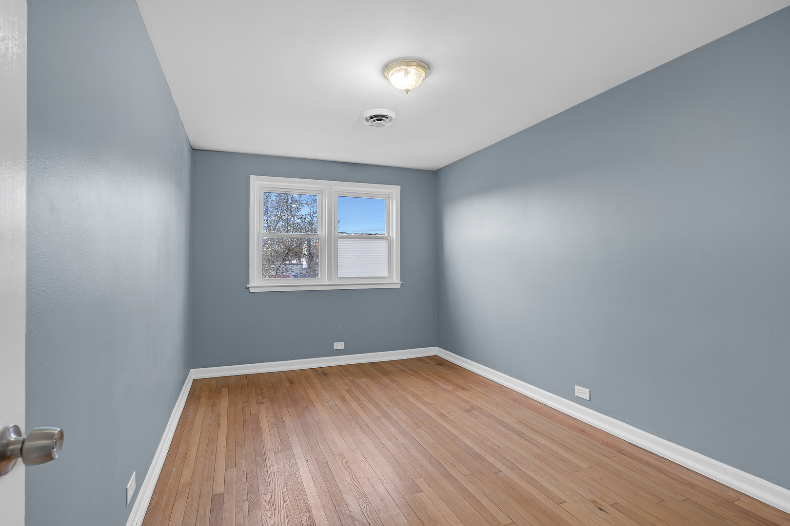 2753 W Devon Avenue Property Photo 5