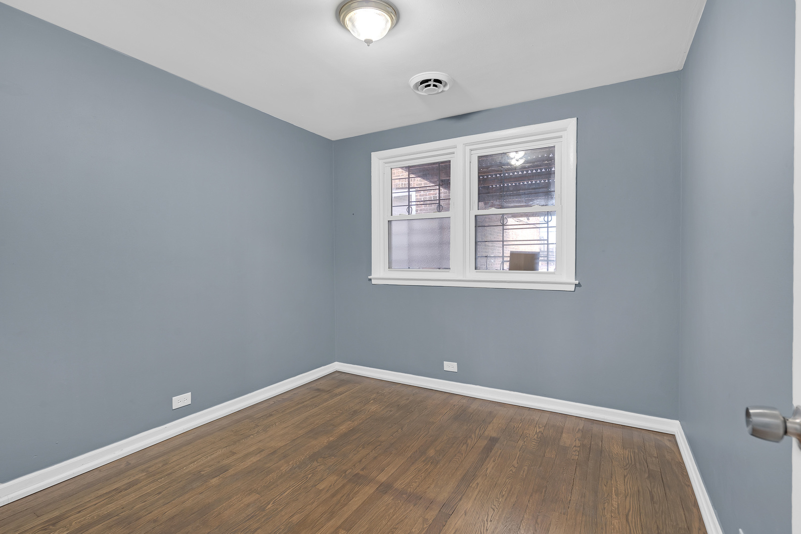 2753 W Devon Avenue Property Photo 6