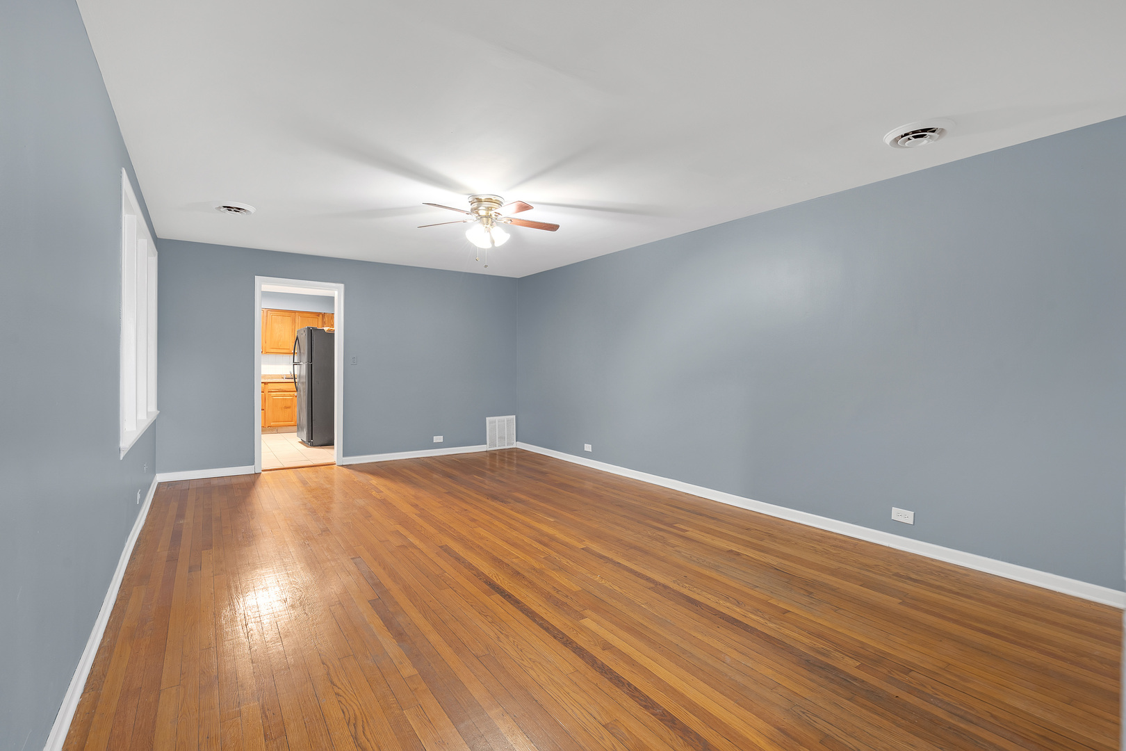 2753 W Devon Avenue Property Photo 7